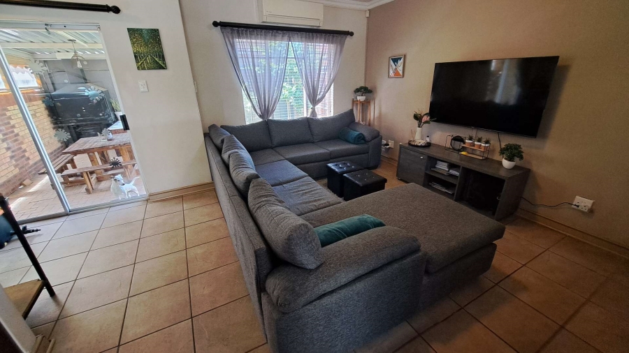 2 Bedroom Property for Sale in Langenhovenpark Free State